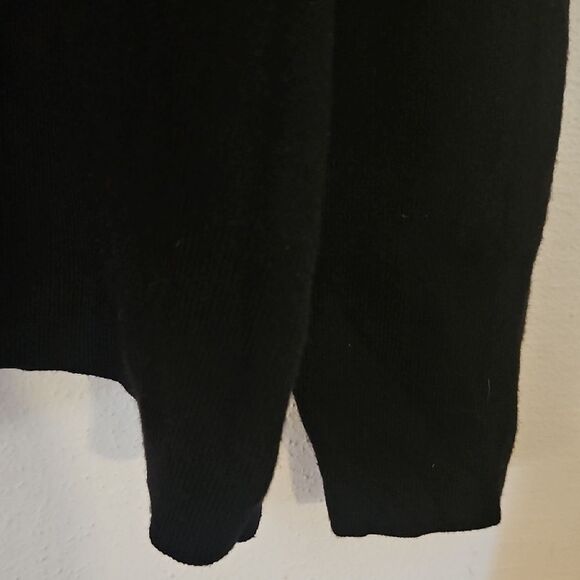 Black and White Knit Sweater - Picture 3 of 6